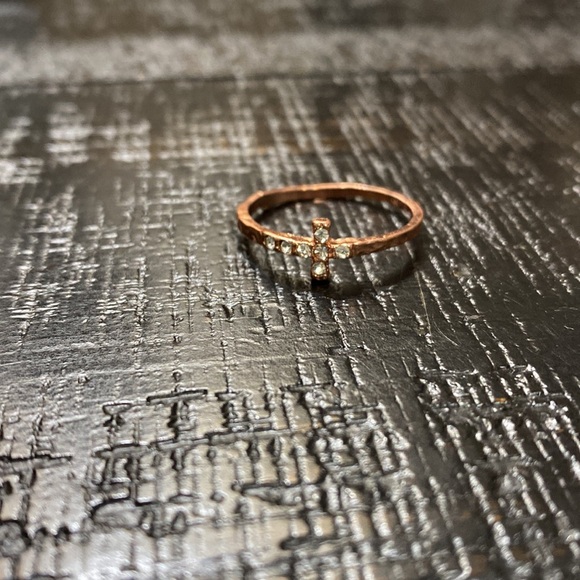 Sweet NWOT Rose Gold Tone Cross Ring! - Picture 4 of 5